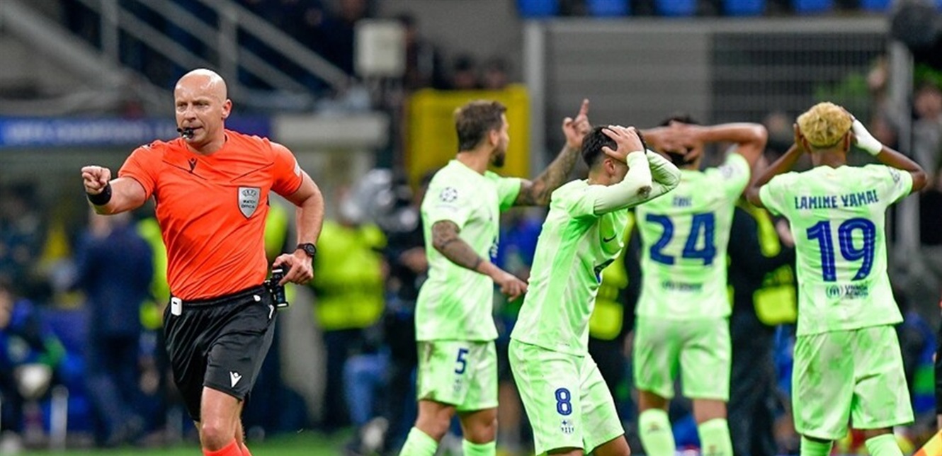  حكم مباراة إنتر ميلان وبرشلونة يرد بعد الانتقادات الكبيرة