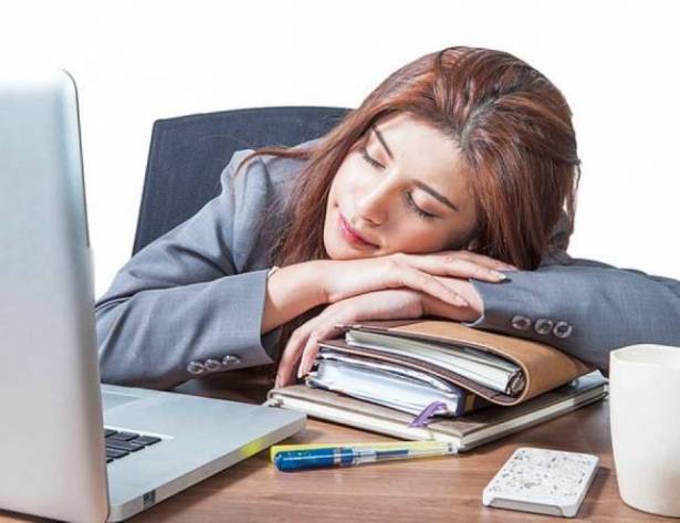 هل النعاس خلال النهار من علامات الزهايمر؟