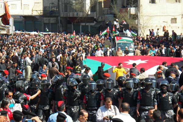 بالصور  ..  منع مسيرة "الحسيني" من الوصول للهاشمية