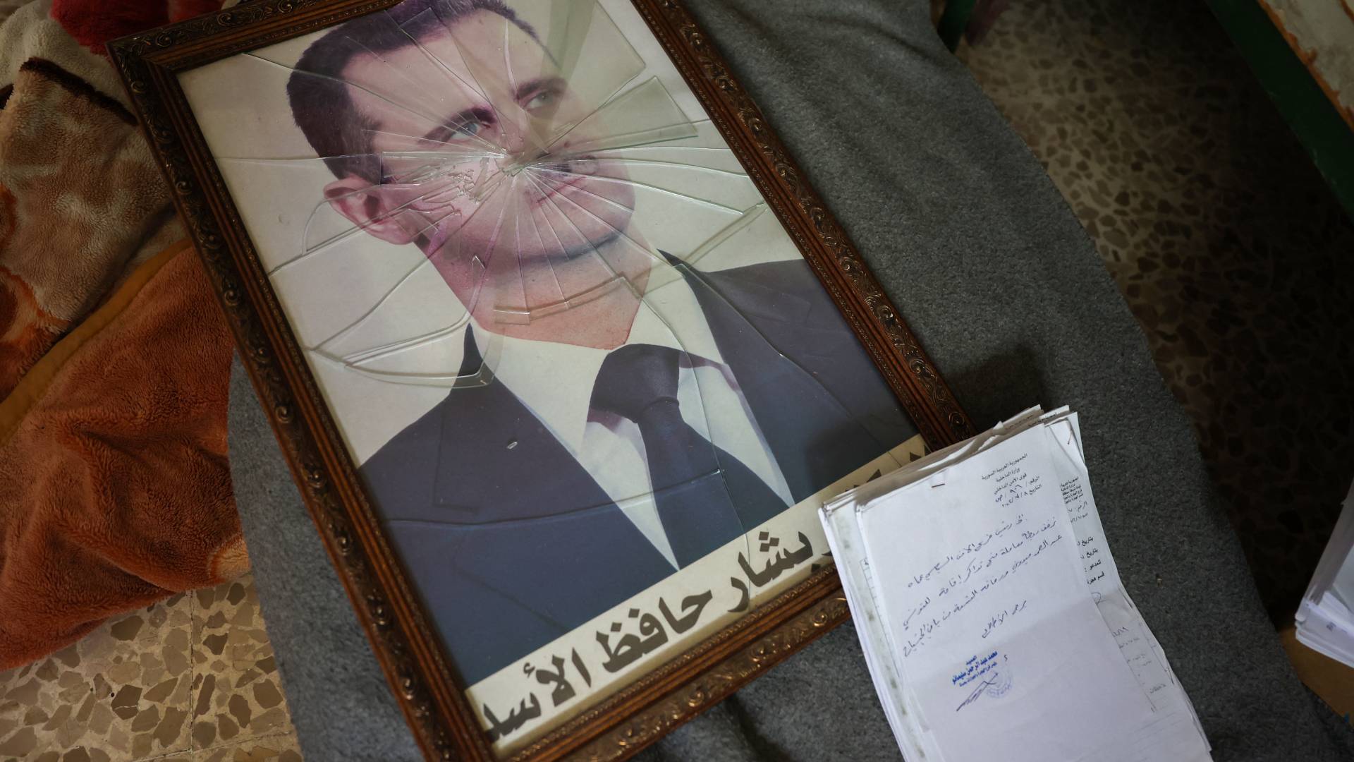 رويترز: مقربان من الأسد ينفقان ملايين الدولارات للانتفاض ضد الحكومة الجديدة 