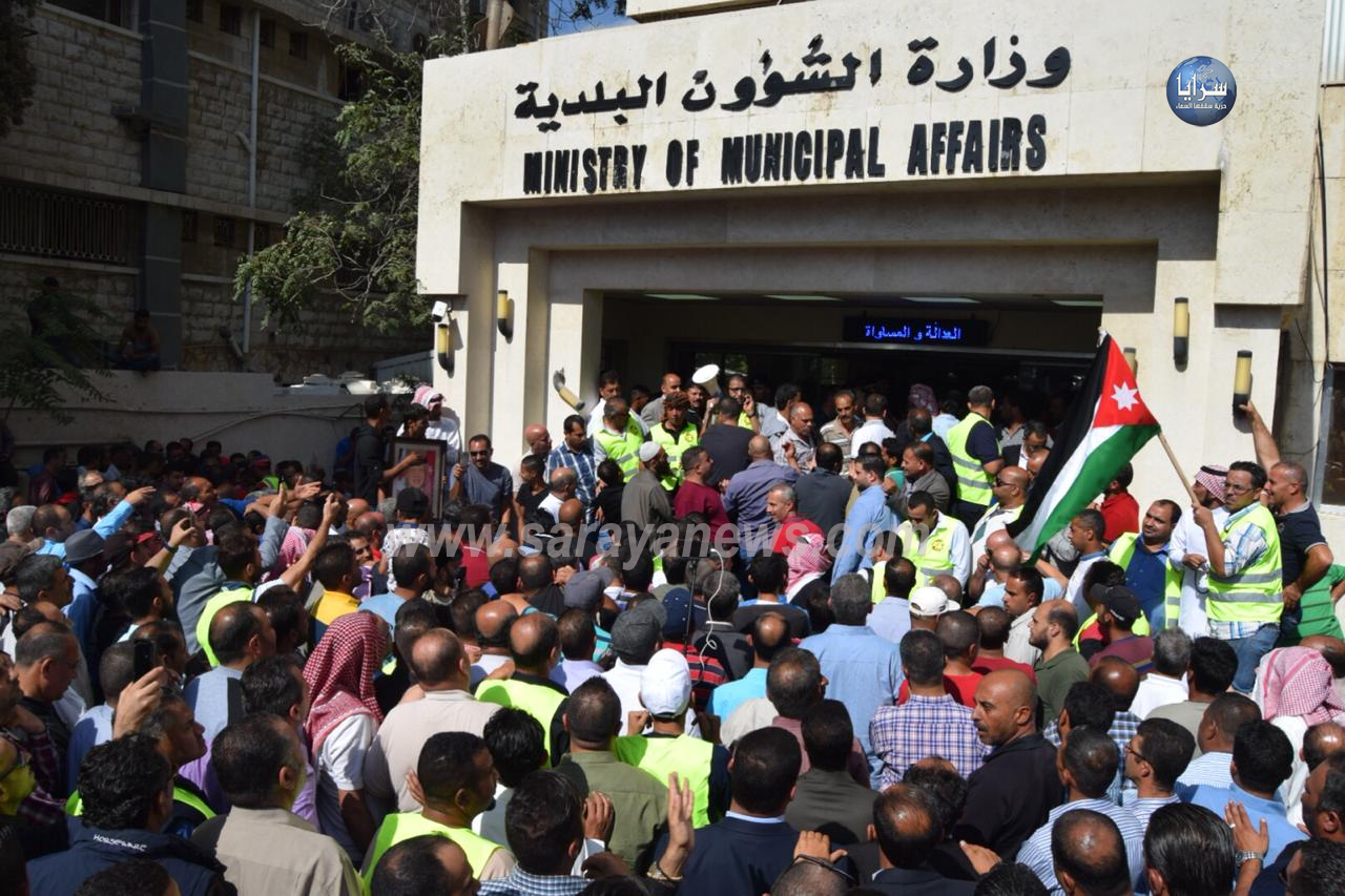 المصري: مهلة أسبوعين لدراسة مطالب موظفي البلديات  ..  "تفاصيل"