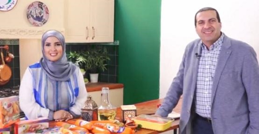 بالفيديو  ..  عمرو خالد يعلق على أزمة إعلان الدجاج  : انا اسف خانني التعبير 