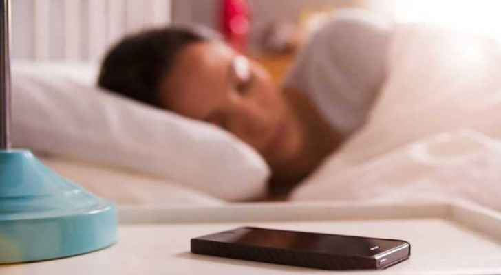 الاستخدام طويل المدى للهواتف الخلوية قد يكون مرتبطًا بأنواع معينة من السرطان والآثار الصحية الأخرى 