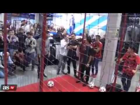 بالفيديو:موقف محرج لسواريز أمام الجماهير 