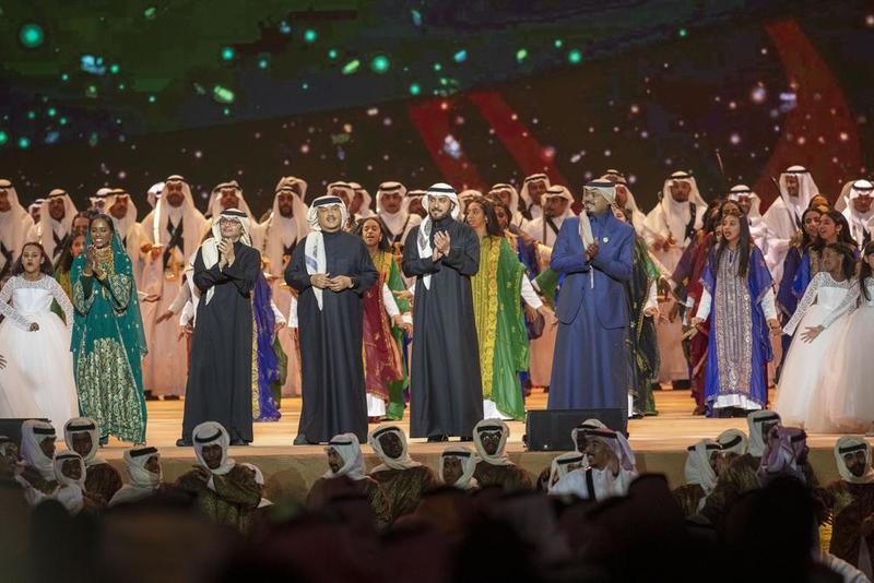 محمد عبده والنجوم يقدمون ملحمة غنائية في يوم التأسيس  ..  فيديو وصور