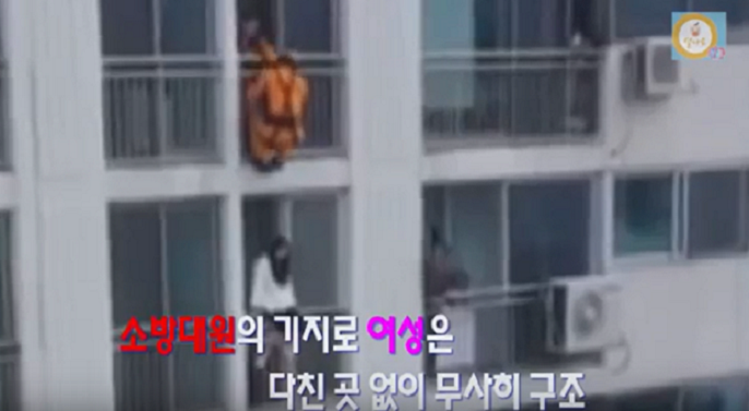 بالفيديو  ..  كيف منع اطفائي  انتحار مراهقة من الطابق السابع