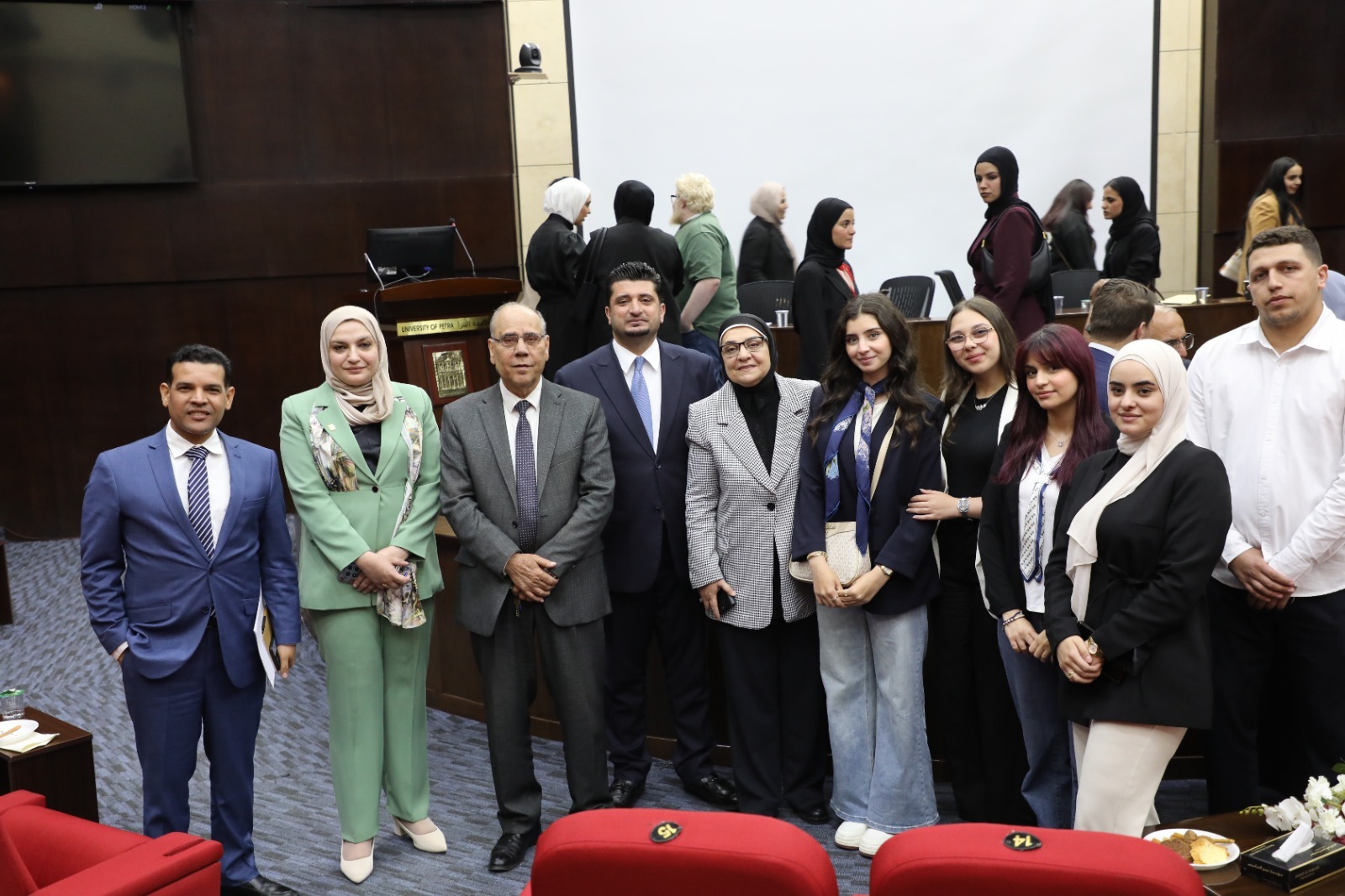 كلية الإعلام بجامعة البترا تحصد المركز الأول في مسابقة "صوتك مؤثر"