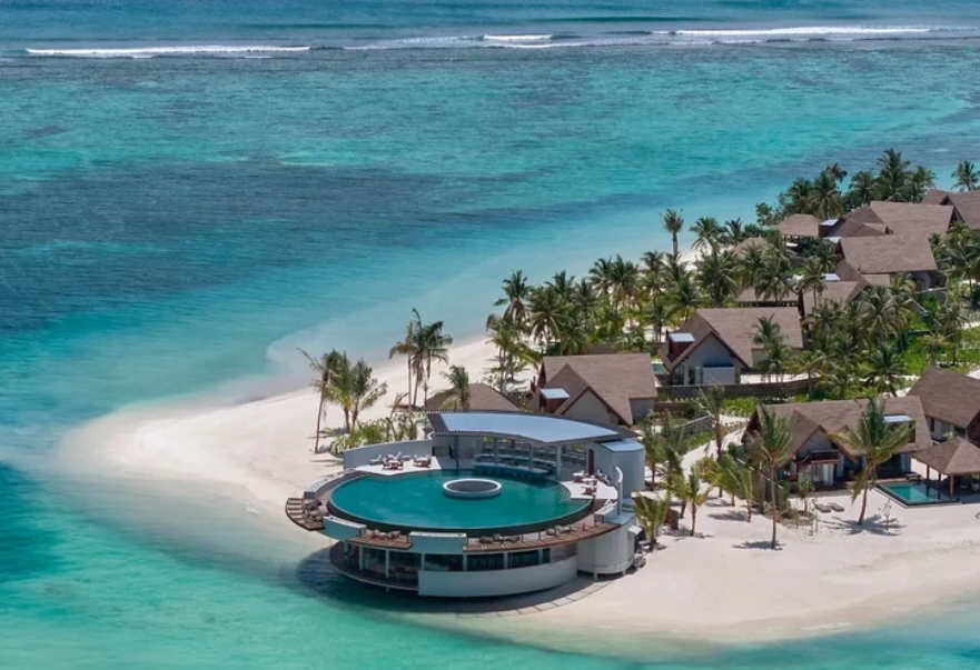 جزر المالديف: تجربة الشواطئ الفاخرة وهل هي مناسبة للجميع؟
