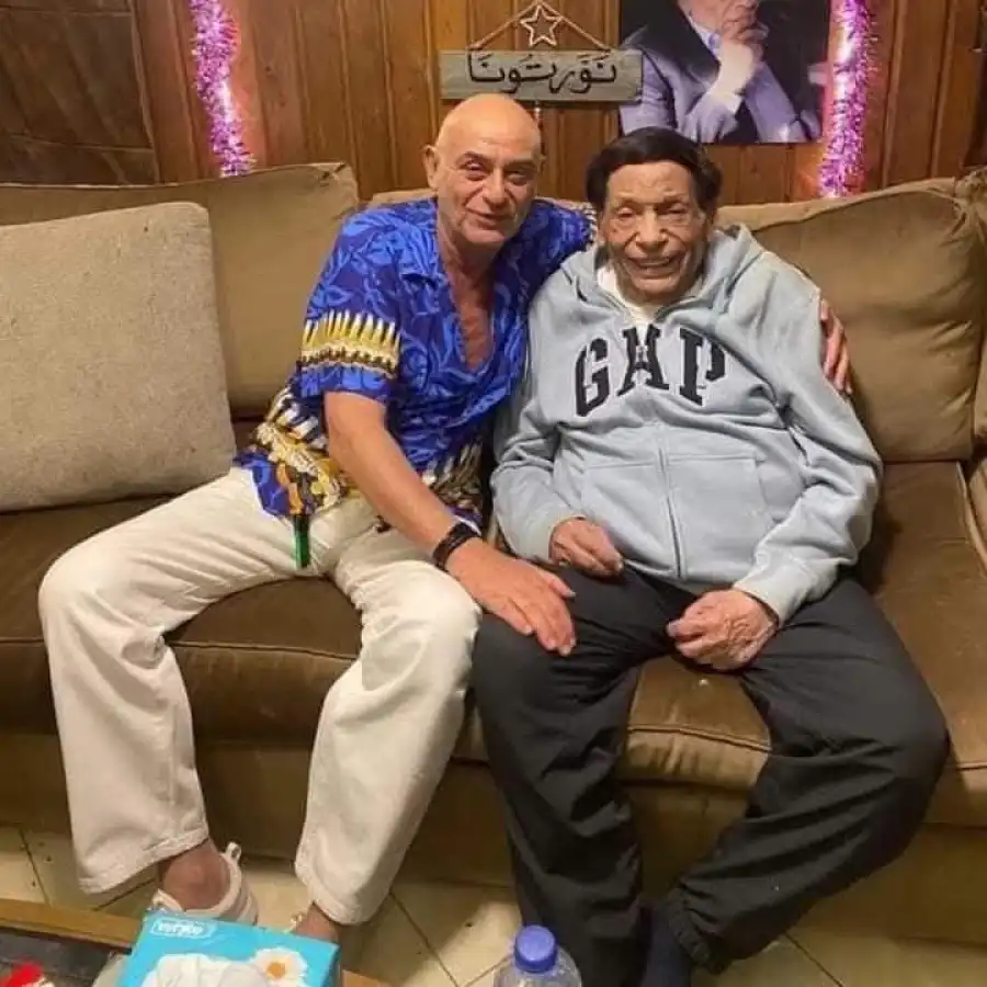 عادل امام في احدث ظهور  ..  هل ما زال "للفن بقية"؟   ..  صور 