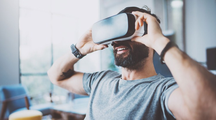 شركة Meta تخطط لإطلاق أول نظارات الواقع المعزز في عام 2024
