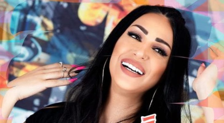 فنانة فلسطينية تغني باللهجة الخليجية بإشراف طاقم أردني مصري
