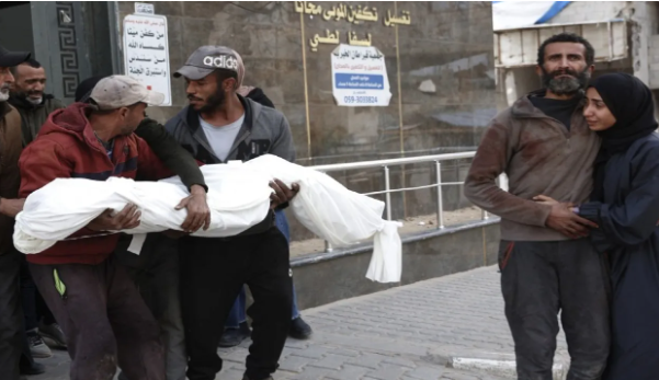 4 شهداء بقصف للاحتلال في غزة غداة استعادة جثة المحتجز الإسرائيلي الأخير