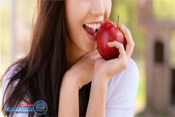 فوائد وأضرار تناول التفاح قبل النوم