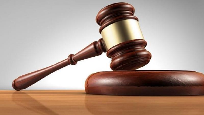 فتاة تطالب بـ 60 ألف درهم تعويضاً عن ملاحقتها على الطريق العام
