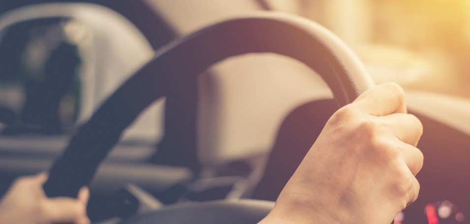 أصوات غريبة قد تصدرها السيارة عند الالتفاف! إليكم الأسباب المحتملة لذلك