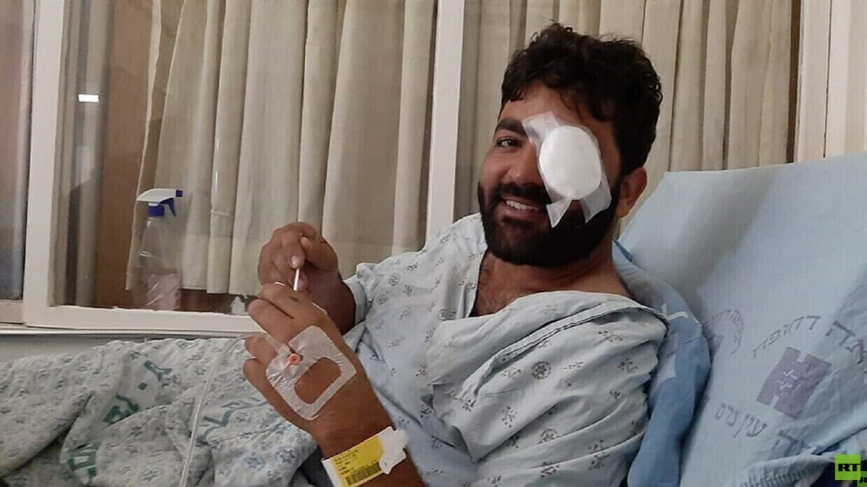 الصحفي الفلسطيني معاذ عمارنة يخضع لعملية جراحية (صورة)