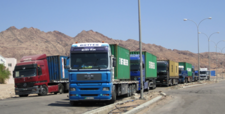نقيب اصحاب الشاحنات الاردنية : " 2500 - 3000 " شاحنة اردنية ستنقل البضائع الى العراق قريبا