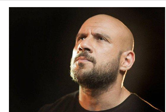  أحمد فرحات يطلب من أحمد مكي المساعدة