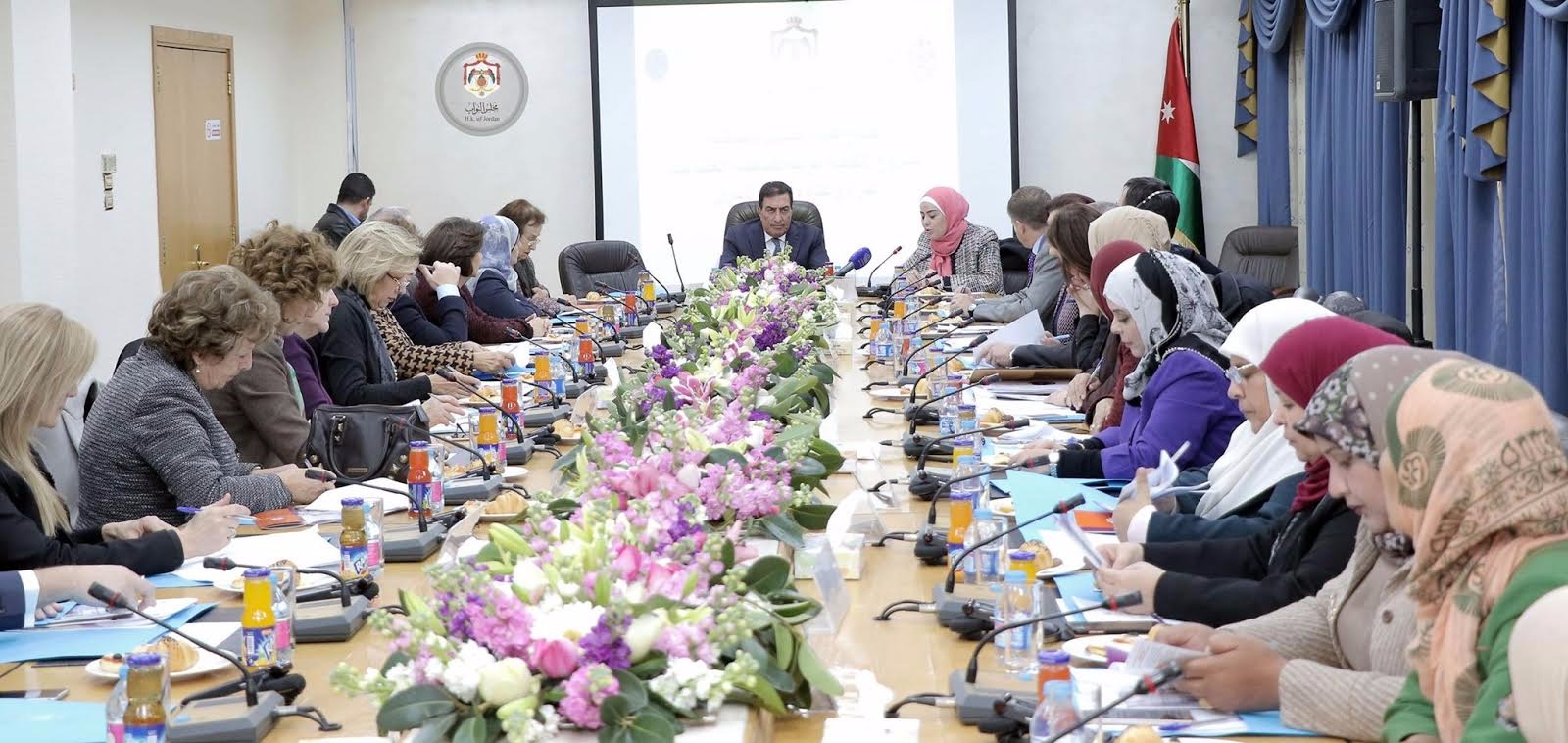 طاولة مستديرة تؤكد أهمية تعديل مواد بـ"العقوبات" للقضاء على الجرائم المرتكبة ضد النساء  ..  مصور