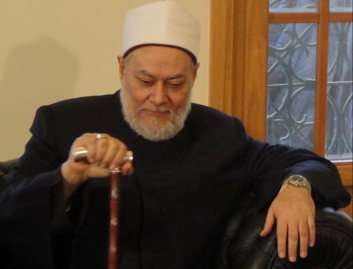 بالفيديو  ..  سيدة تقول لـ"علي جمعة"  أنا دايما مشغولة بيك وبفكر فيك على طول " 