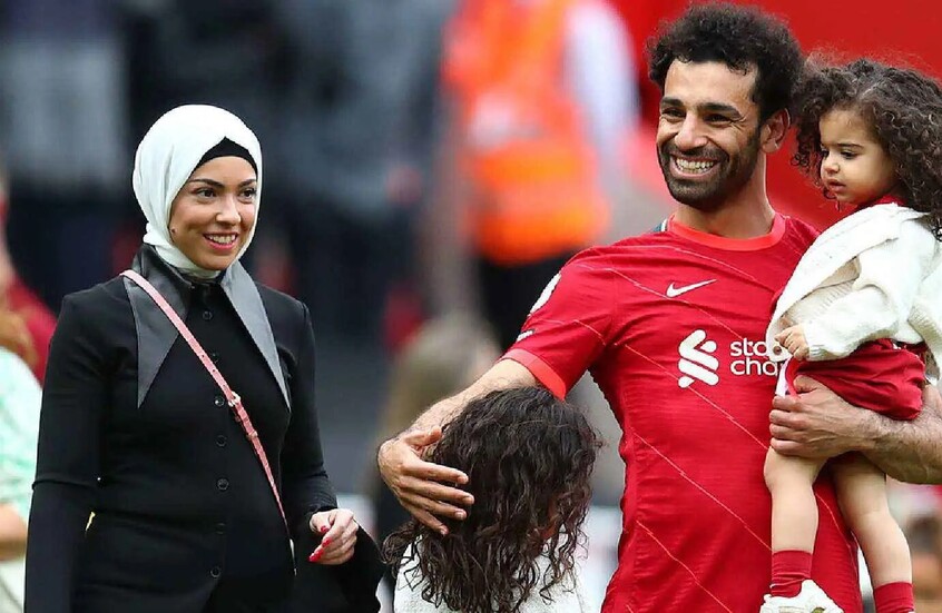محمد صلاح يخطف الأضواء ويثير التكهنات بفيديو مع ابنته