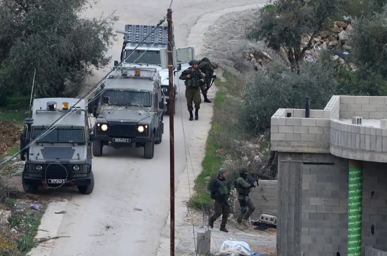 اندلاع مواجهات مسلحة بعد اقتحام قوات الاحتلال بلدة قباطية بجنين