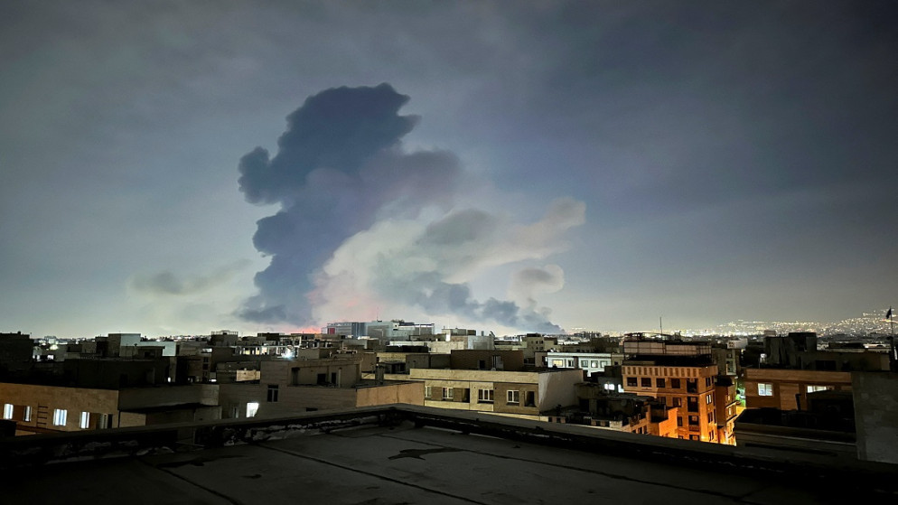 "إسرائيل" تعلن إطلاق "موجة غارات" على إيران