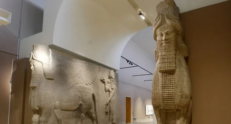 العراق ..  استعادة آلاف القطع الأثرية المهربة