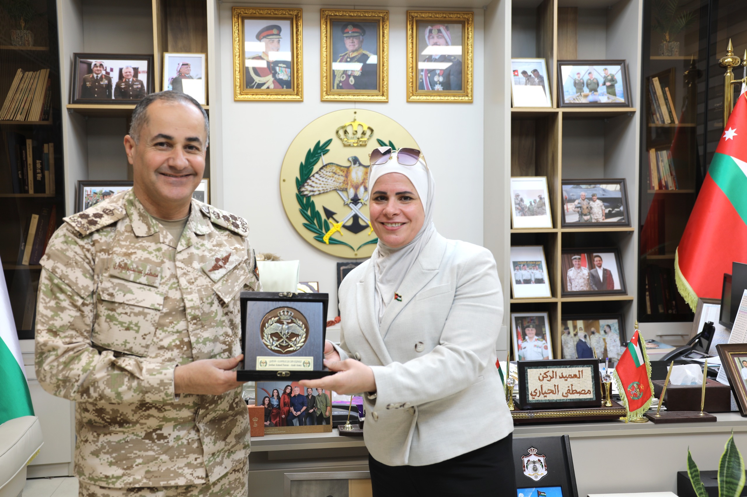 الدكتورة فاطمة العقاربة تكتب: في حضرة الجيش 