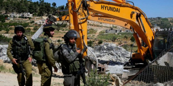 سلطات الاحتلال تهدم بنايتين قيد الإنشاء في بلدة العيزرية بالقدس