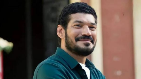 أرزاق من الله  ..  باسم سمرة يكشف سر إيفيهات مسلسل "العتاولة"