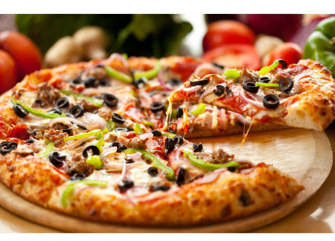 4 أسرار تحول البيتزا إلى غذاء صحي لا يزيد الوزن