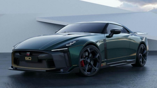 "نيسان" تطلق نسخة مميزة من سيارة GT-R50