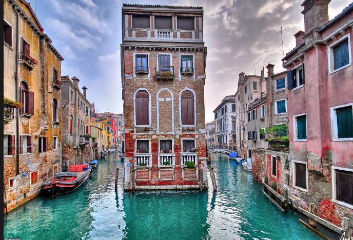 كيف تقضي 24 ساعة في مدينة البندقية ؟ ..  تعرف على أهم الأماكن السياحية فيها 