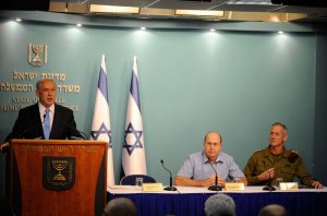 نتنياهو ويعلون: سحبنا قواتنا من غزة كي لا تحقق حماس انجاز