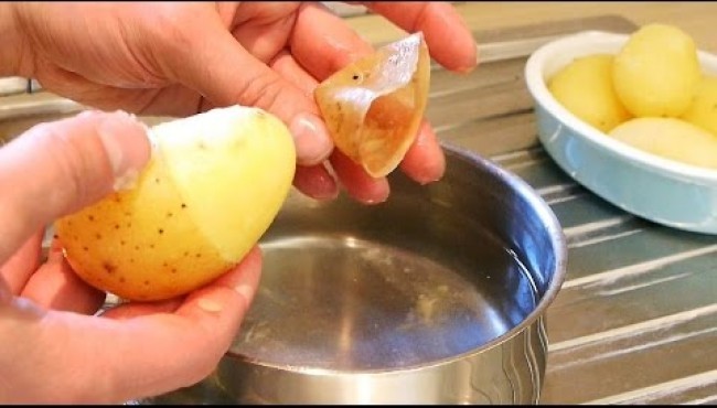  بدون استخدام سكين  ..  10 ملايين مشاهدة لأسهل طريقة لتقشير البطاطا  ..  فيديو 