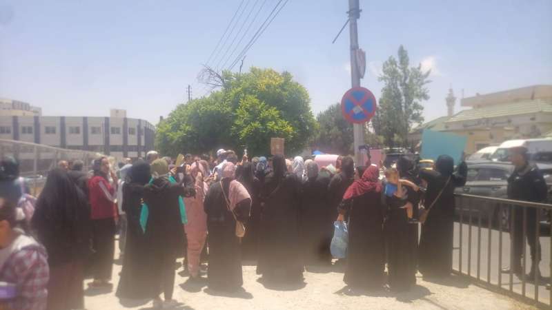 اعتصام امام النواب للمطالبة باصدار عفو عام 