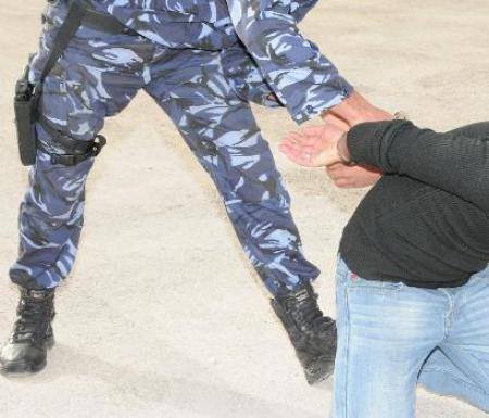 الأمن يلقي القبض على ثلاثة مطلوبين بعد عملية تبادل لإطلاق النار في عجلون