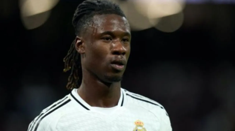 فرصة لكبار أوروبا ..  ريال مدريد يرحب ببيع كامافينغا