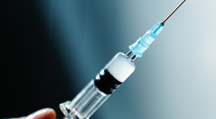 ثورة طبية ..  اعتماد أول لقاح علاجي لمرض السرطان ..  وهذه أول دولة تبدأ باستخدامه