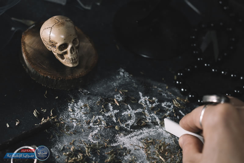 مذيعة تلجأ إلى السحر الأسود لتؤذي زميلتها