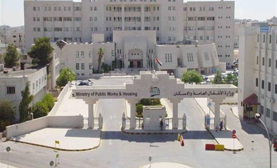 وزير الاشغال يخالف احكام القانون ويعيد موظف ارتكب جرم حيازة وتعاطي المخدرات الى عمله"تفاصيل "