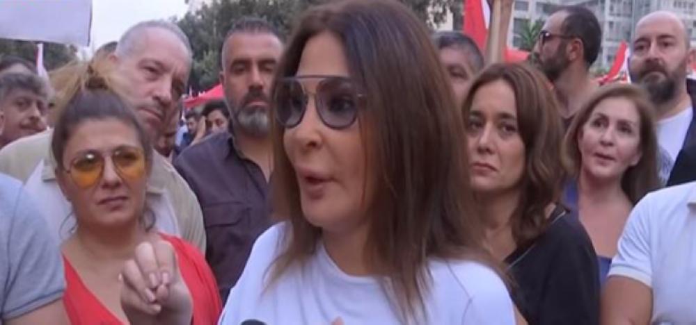 إليسا تهاجم الحكومة اللبنانية  ..  "لا شغل ولا مصاري"