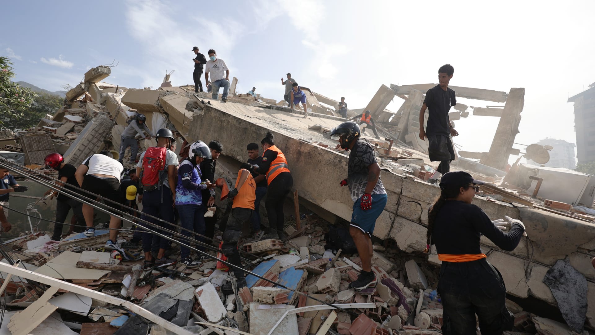 ارتفاع حصيلة زلزال فنزويلا إلى 4490 قتيلًا