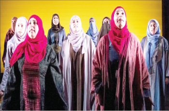 «ملكات سوريا» مسرحية تعرض تجارب إنسانية في مواجة الحروب - 