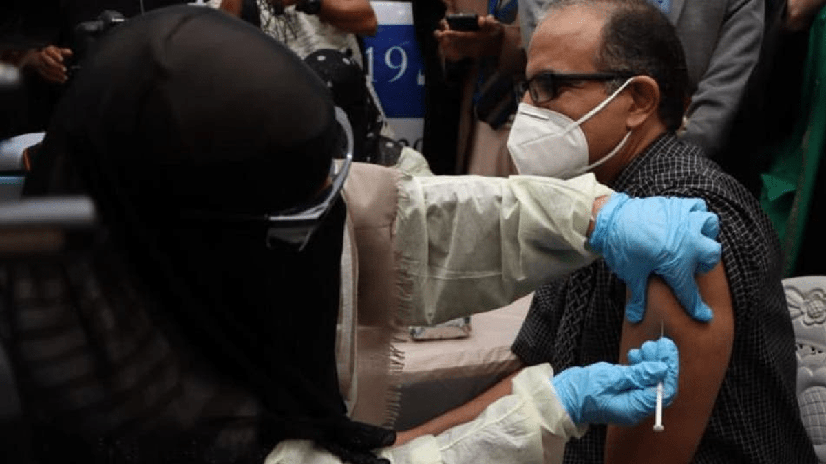 الحكومة اليمنية تبدأ حملة التطعيم ضد كورونا