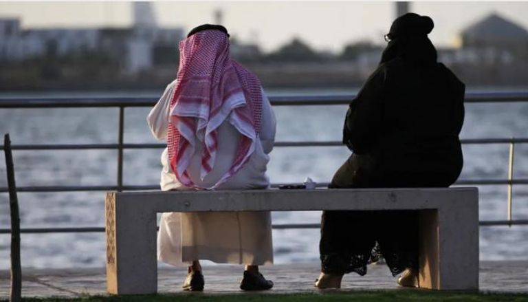 بعد رفعها قضية خلع ..  سعودي يفاجئ زوجته ويتزوج محاميتها