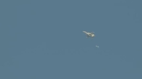 بالفيديو  ..  لحظة اطلاق طائرة F16 لصاروخ على هدف في غزة 