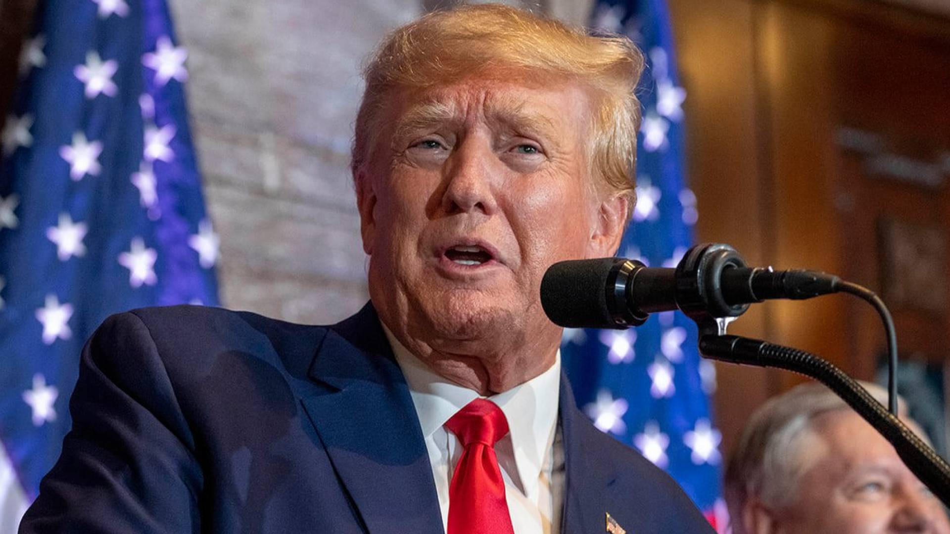 ماذا تعني "خطة المئة مليار" التي أعلنها ترمب لفنزويلا؟