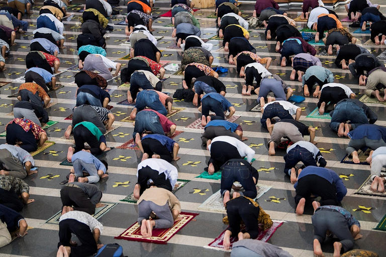 إعلان حكومي حول ساعة "رفع الحظر" يوم الجمعة